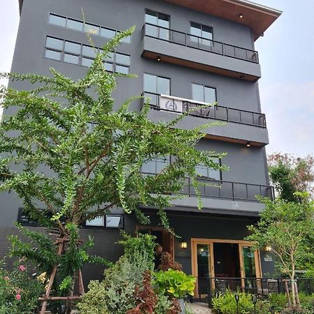 The Lantern Suites Ban Song Hong Luaran gambar