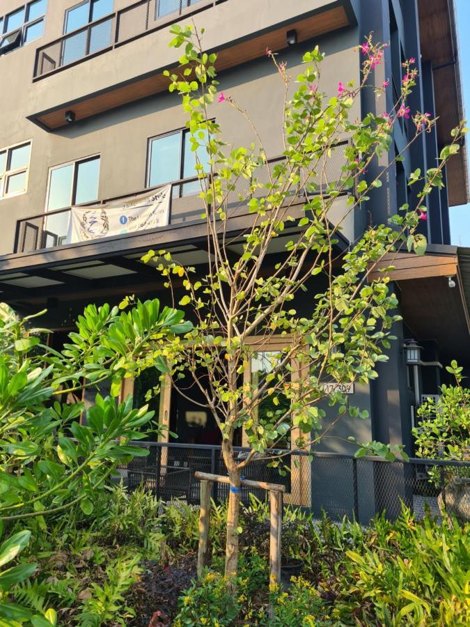 The Lantern Suites Ban Song Hong Luaran gambar