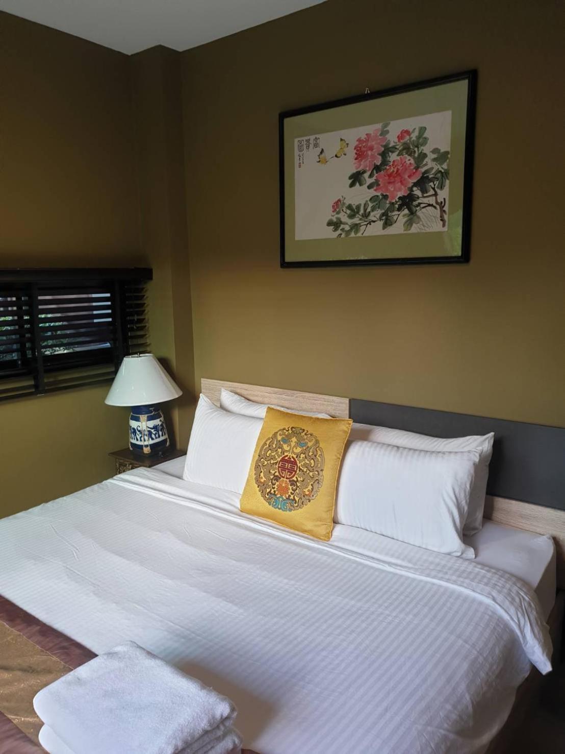 The Lantern Suites Ban Song Hong Bilik gambar