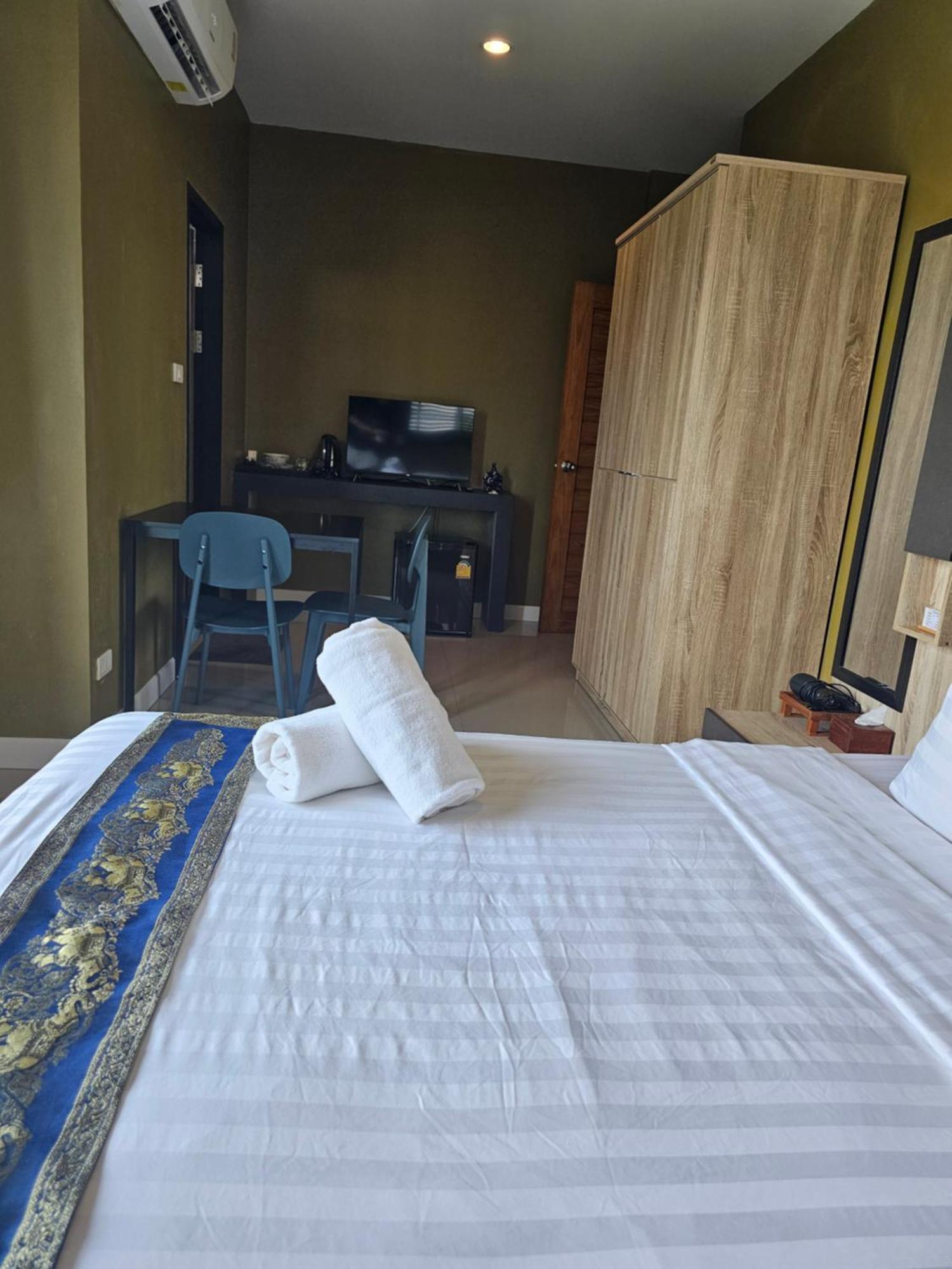 The Lantern Suites Ban Song Hong Bilik gambar