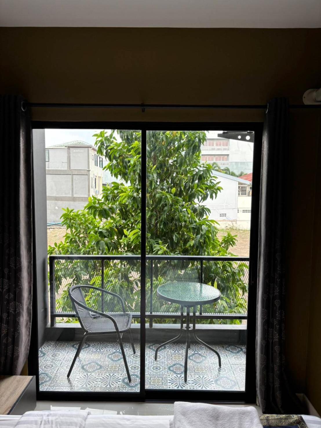 The Lantern Suites Ban Song Hong Luaran gambar