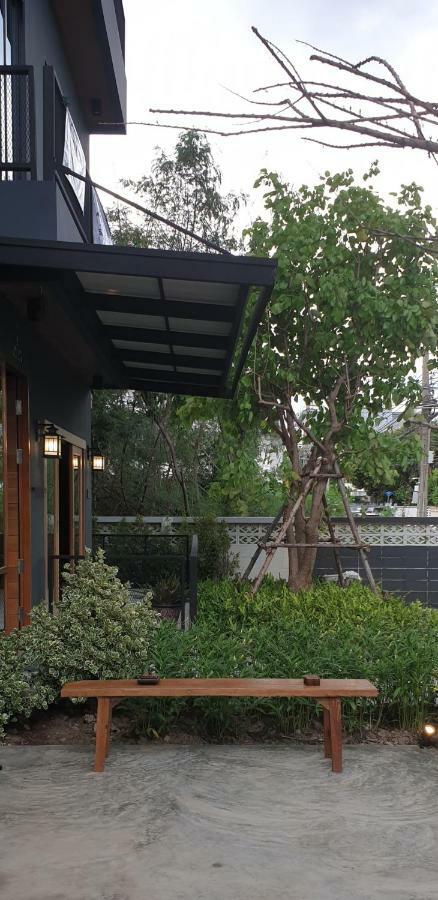 The Lantern Suites Ban Song Hong Luaran gambar