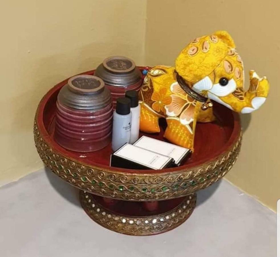 The Lantern Suites Ban Song Hong Luaran gambar
